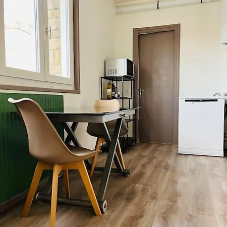 Studio 2pers Tres Bien Situe, Wifi « tete A Tete» بولون-سور-مير
